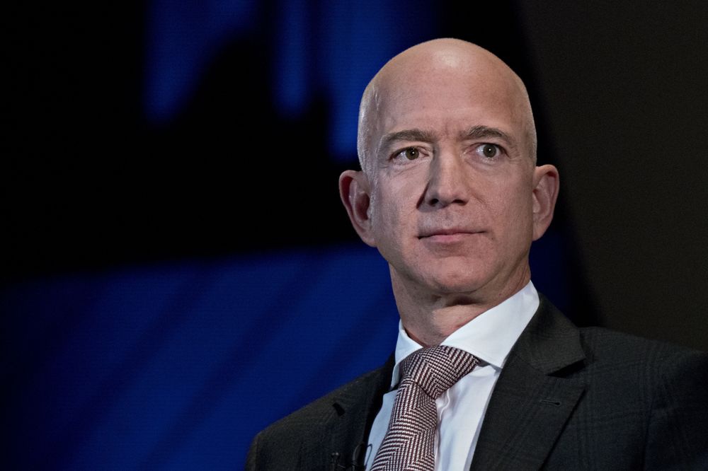 Tỷ phú Jeff Bezos vừa bán xong 3,3 tỷ USD cổ phiếu làm từ thiện