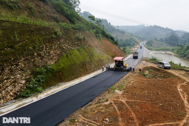 Tuyến đường nối Lào Cai - Sapa hơn 2.500 tỷ đồng gấp rút hoàn thiện - 1