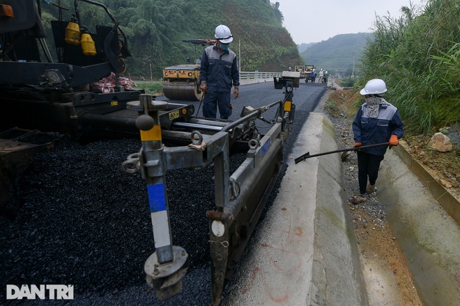Tuyến đường nối Lào Cai - Sapa hơn 2.500 tỷ đồng gấp rút hoàn thiện - 2