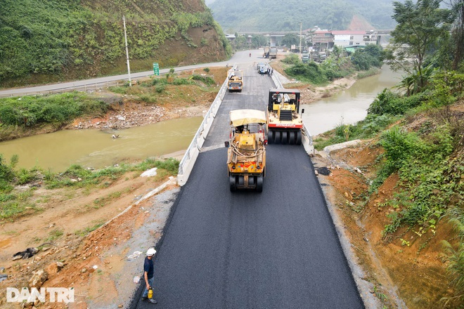 Tuyến đường nối Lào Cai - Sapa hơn 2.500 tỷ đồng gấp rút hoàn thiện - 4