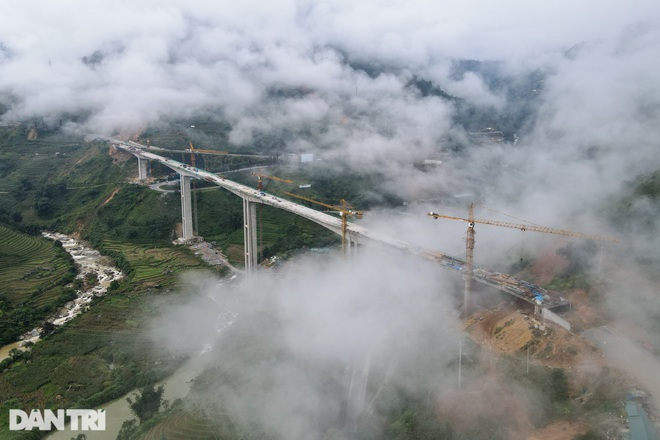 Tuyến đường nối Lào Cai - Sapa hơn 2.500 tỷ đồng gấp rút hoàn thiện - 6