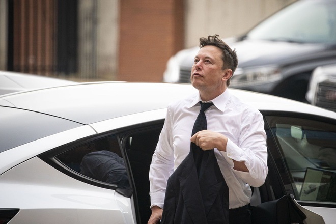 Tỷ phú Elon Musk mất 50 tỷ USD chỉ trong 2 ngày sau đề xuất bán cổ phiếu - 1