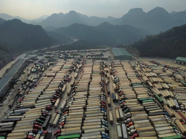 Vụ gần 5.000 container tắc ở cửa khẩu: Phó Thủ tướng chỉ đạo nóng - 1