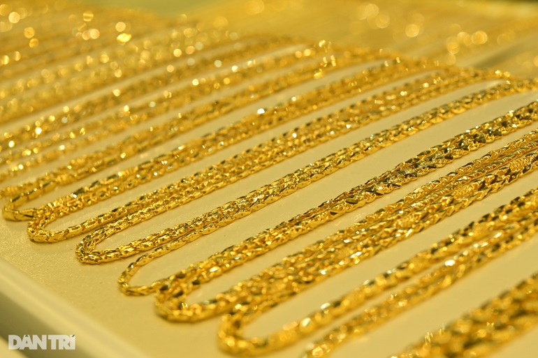 Tăng sốc như vàng: Nhảy giá điên cuồng, vượt 71,3 triệu đồng/lượng