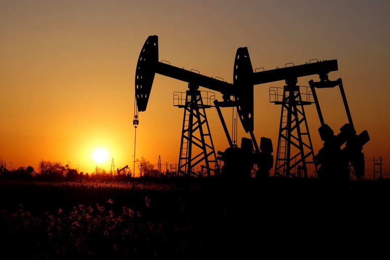 Phương Tây lên kế hoạch cấm dầu Nga, giá dầu vượt 125 USD/thùng - 1