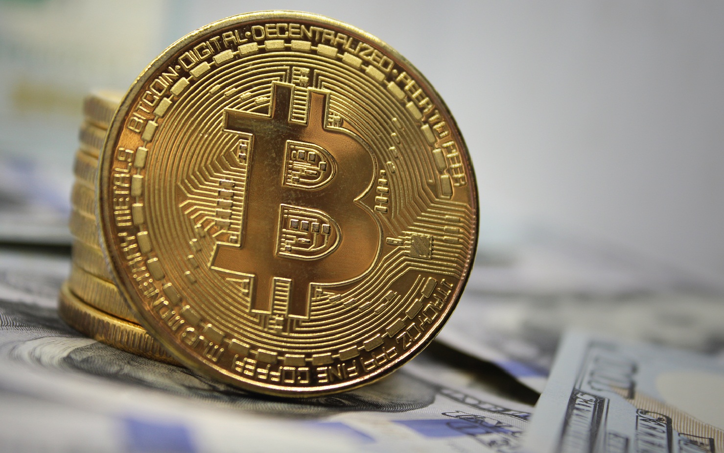 Bitcoin rớt ngưỡng 27.000 USD khi cơn bán tháo tiền điện tử tiếp tục