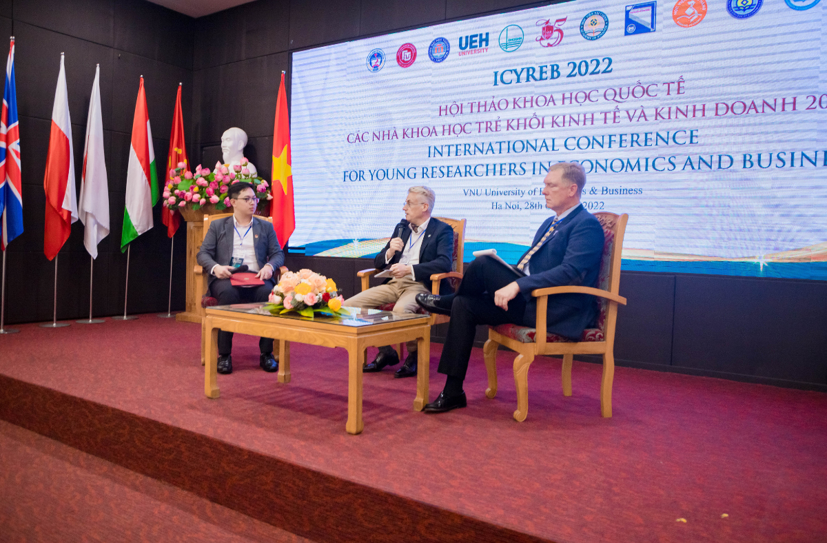 Chuyên gia quốc tế: Việt Nam đã làm tốt trong việc xử lý lạm phát