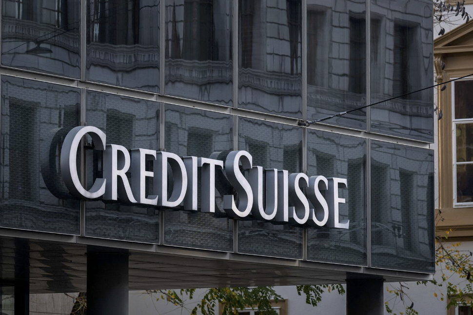 Khách hàng ồ ạt rút tiền, Credit Suisse chìm sâu vào khủng hoảng