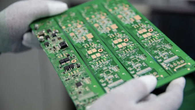 Việt Nam có thể hưởng lợi nhờ các nhà sản xuất chip rời khỏi Trung Quốc - 1
