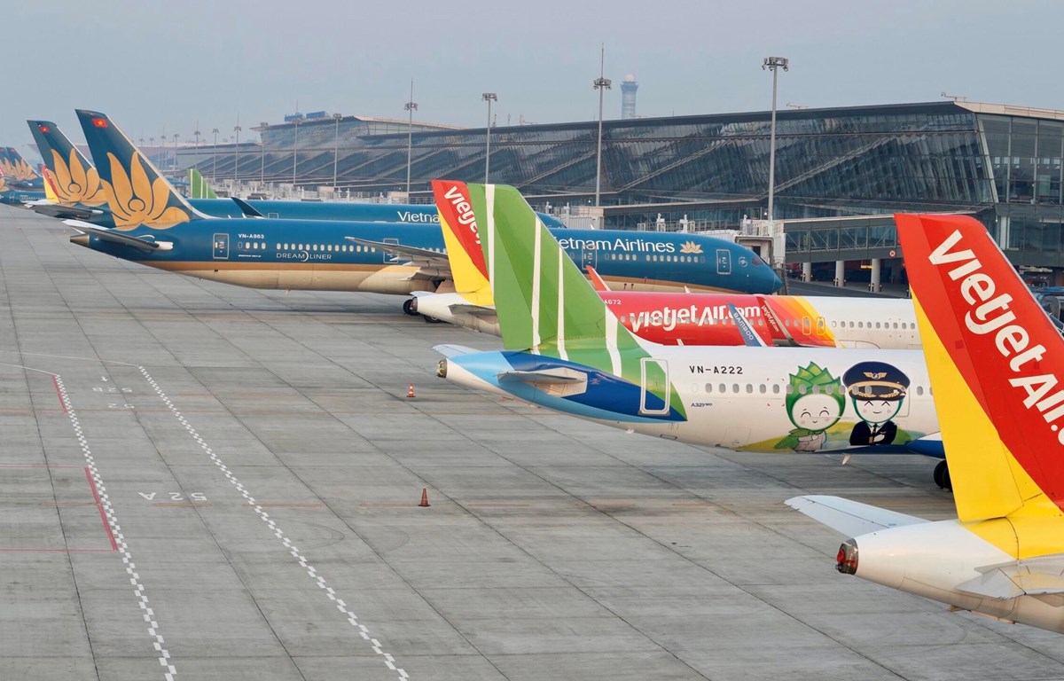 Giá nhiên liệu, lãi suất tăng, Vietnam Airlines sẽ bị ảnh hưởng nhiều hơn Vietjet Air?