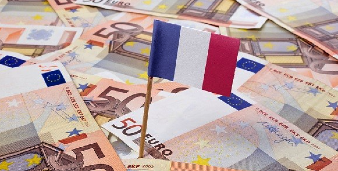Pháp rơi vào suy thoái kinh tế