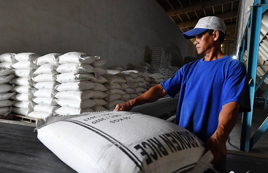 Bộ trưởng 'bắt bệnh' giá lúa gạo nội địa tăng cao