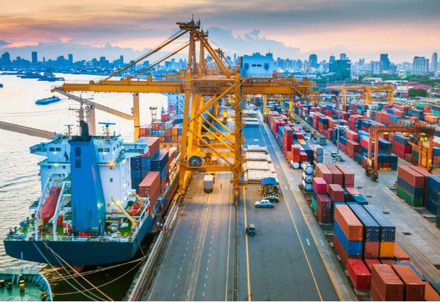 Xuất khẩu tiếp tục thu hẹp đà giảm, thặng dư thương mại đạt trên 16 tỷ USD