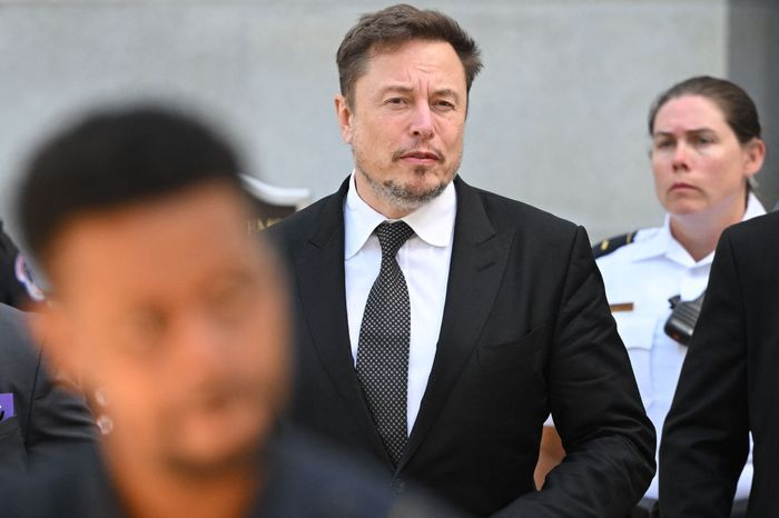 Elon Musk bị kiện