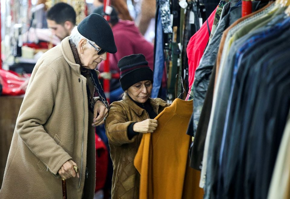 Người dân Argentina không dám mua quần áo mới vì lạm phát
