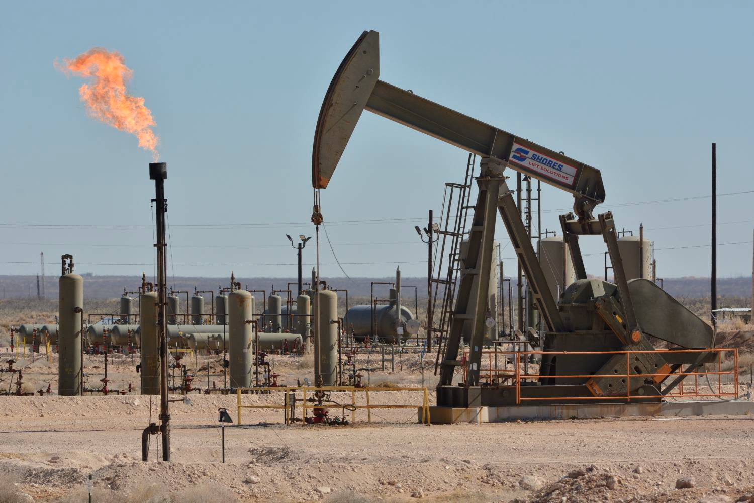 Quyết định hoãn họp của OPEC+ kéo giảm giá dầu hai phiên liên tiếp