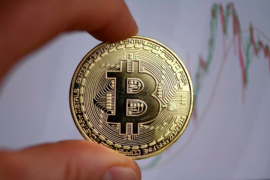 Giá bitcoin chạm mốc 44.000 USD