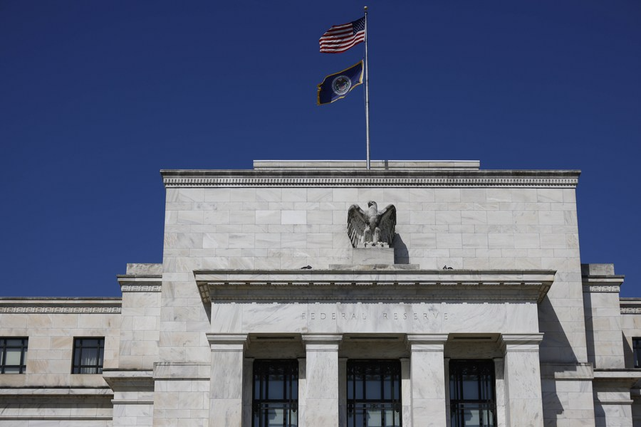 Fed lần thứ ba liên tiếp không tăng lãi suất, hướng tới cắt giảm vào năm sau