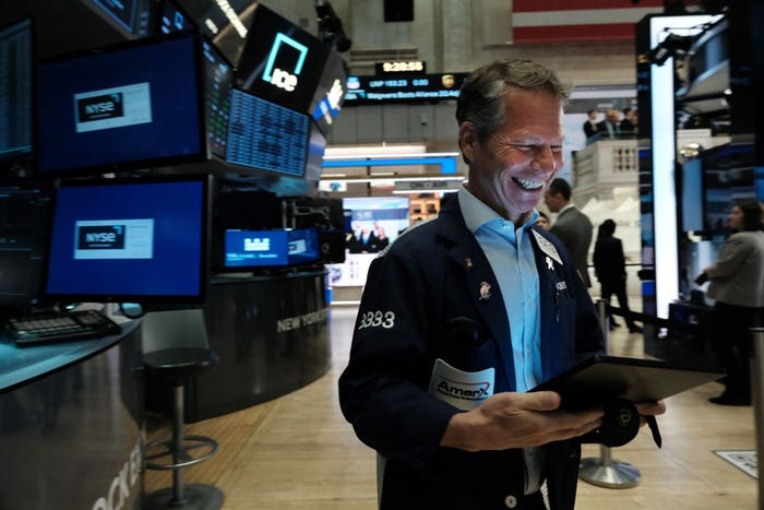 Cổ phiếu Meta bùng nổ, S&P 500, Dow Jones lại cùng nhau 'phá đỉnh' lịch sử