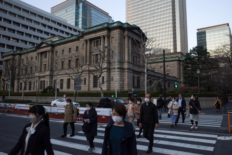 Ngân hàng lớn nhất Nhật Bản dự báo BOJ chấm dứt lãi suất âm sau 2 tuần nữa