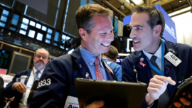 Dow Jones tăng hơn 300 điểm, S&P 500 lập đỉnh mới trong ngày Fed khai mạc kỳ họp
