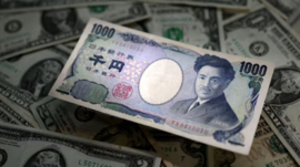 Đồng yên xuống thấp nhất 34 năm so với USD