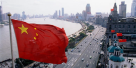 Kinh tế Trung Quốc tăng trưởng vượt dự báo trong quý I