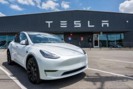 Tesla lên kế hoạch sa thải hơn 10% nhân sự toàn cầu