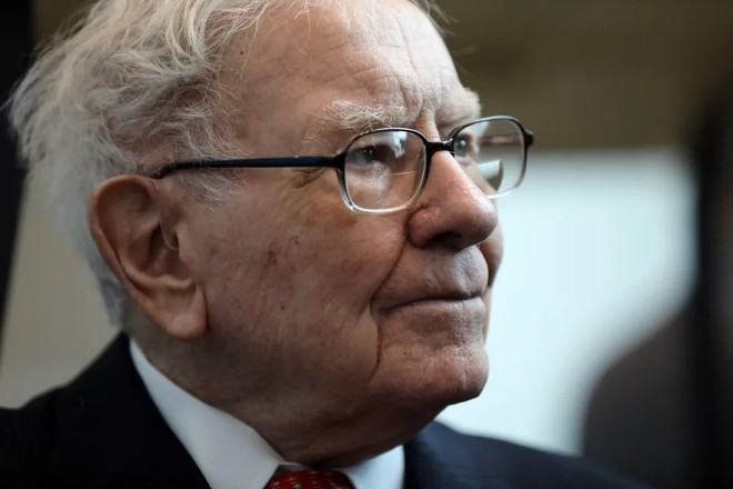 Mã cổ phiếu được tỷ phú Warren Buffett âm thầm 'gom' thời gian qua lộ diện