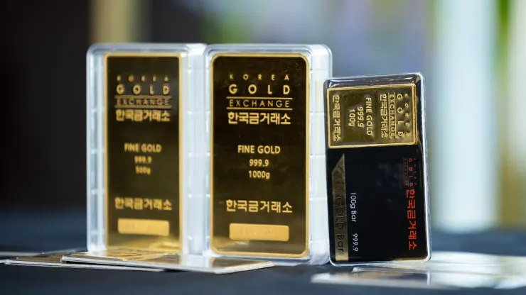 Vàng miếng bán 'đắt như tôm tươi' tại các cửa hàng tiện lợi, máy bán hàng tự động ở Hàn Quốc