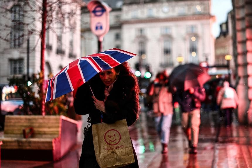Kinh tế Anh 'thoát' suy thoái trong quý đầu năm