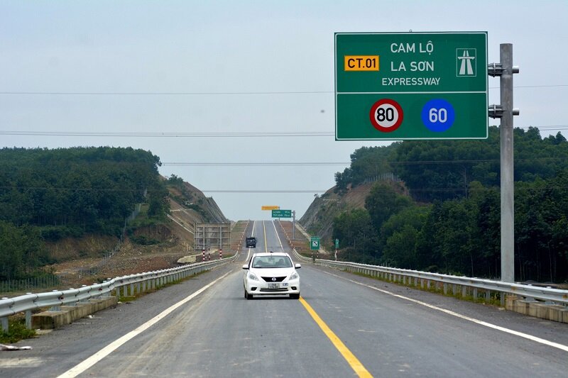 Trình Thủ tướng duyệt mở rộng cao tốc Cam Lộ - La Sơn lên 4 làn xe