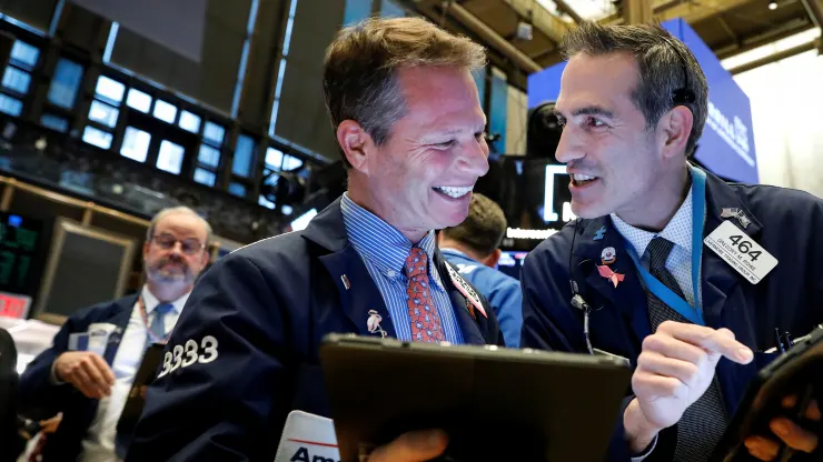 S&P 500, Nasdaq tiếp tục lập đỉnh, Dow Jones 'hụt hơi'
